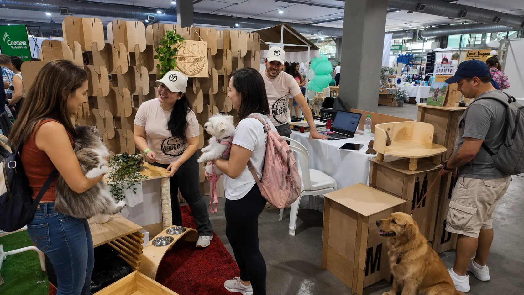 Zona comercial y espacios de experiencia de FamyFest